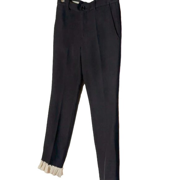 Gucci 2016 Black Trousers With Ruffle Accent - Picture 2 of 8